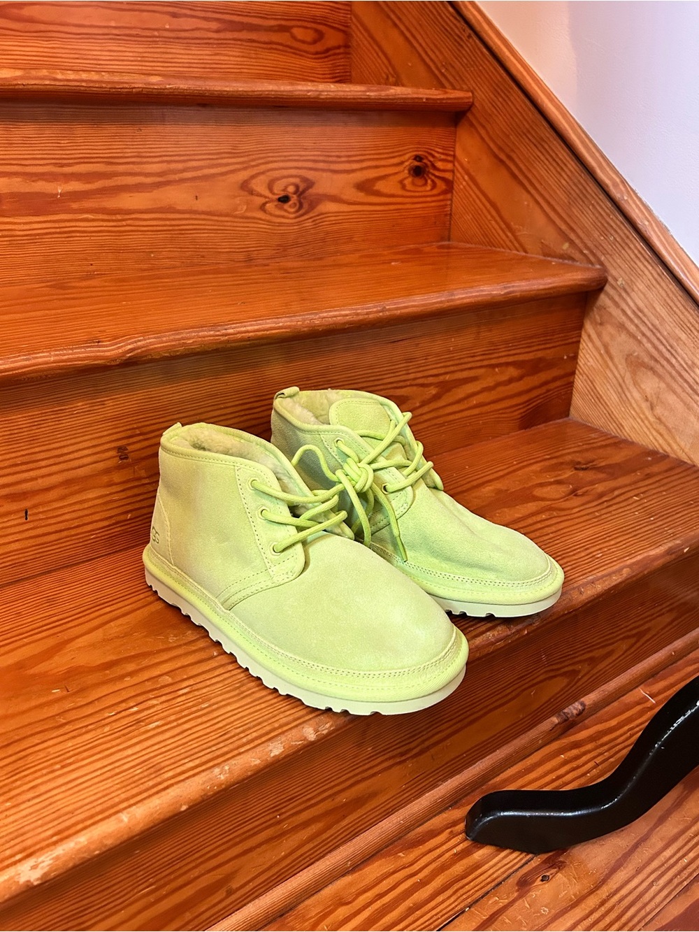 New W/O Tags UGG Lime Green Suede Chukka Boots with Laces